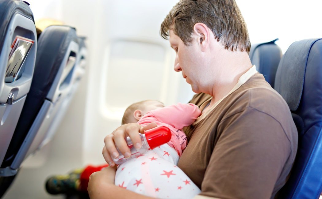 Cinco consejos para viajar con niños en avión