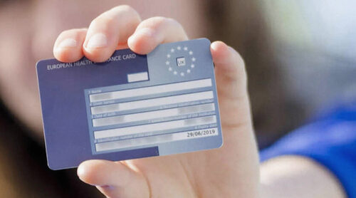 Tarjeta Sanitaria Europea: qué cubre, qué no y cómo pedirla gratis