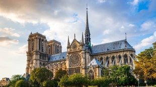 La historia de la Catedral de Notre-Dame, la joya del arte gótico que se convirtió en el símbolo de París