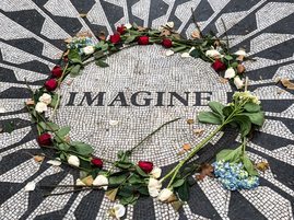Monumento Imagine de recuerdo a John Lennon en Central Park en Nueva York