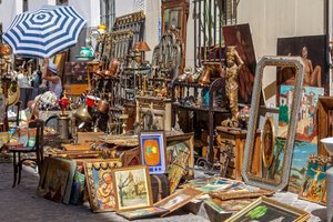 El mercado al aire libre de El Rastro de Madrid